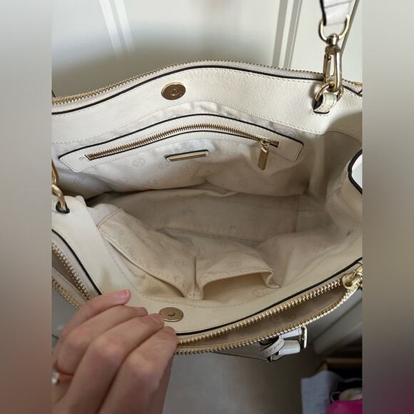 Tory Burch Robinson Leather Large Bag - Picture 9 of 16